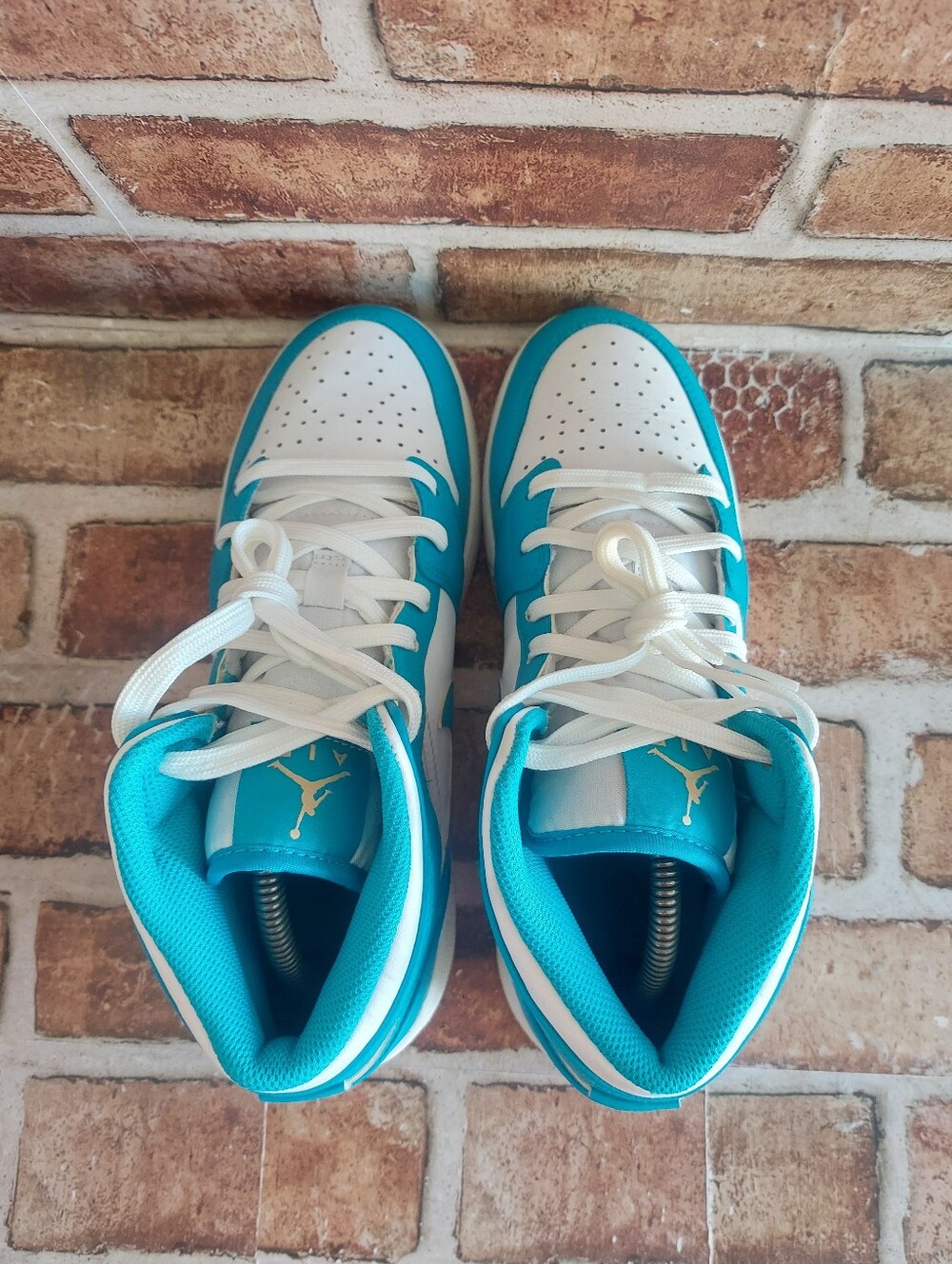 Pre-owned 2023 Jordan 1 Mid - Picture 6 of 10